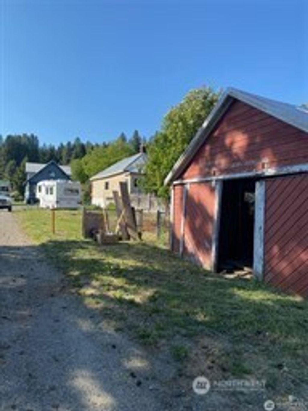 Photo of 200 E Arizona Avenue, Roslyn, WA 98941 (MLS # 2501523)