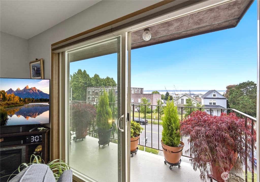 Photo of 2619 Rucker Avenue #6, Everett, WA 98201 (MLS # 2546850)