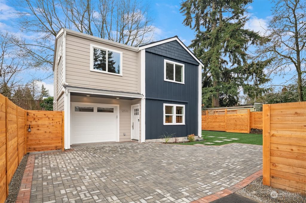 Photo of 12530 14th Avenue NE, Seattle, WA 98125 (MLS # 2045147)