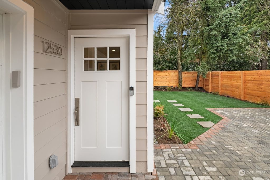Photo of 12530 14th Avenue NE, Seattle, WA 98125 (MLS # 2045147)
