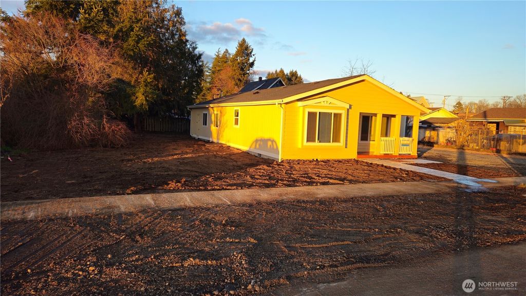 Photo of 420 Pine Street, Toledo, WA 98591 (MLS # 2485986)