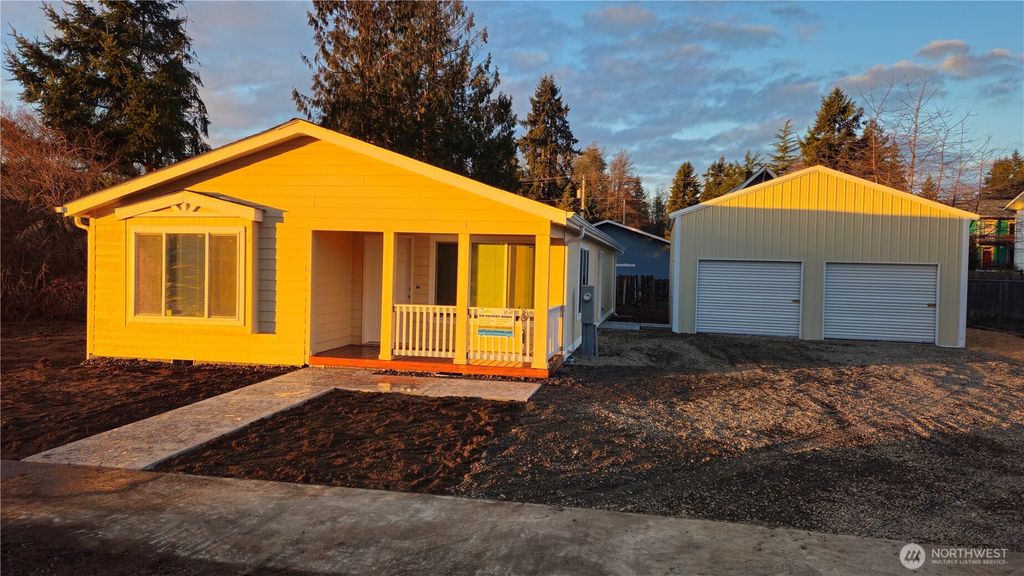 Photo of 420 Pine Street, Toledo, WA 98591 (MLS # 2485986)