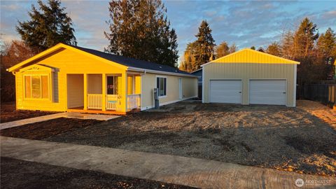 Photo of 420 Pine Street, Toledo, WA 98591 (MLS # 2485986)