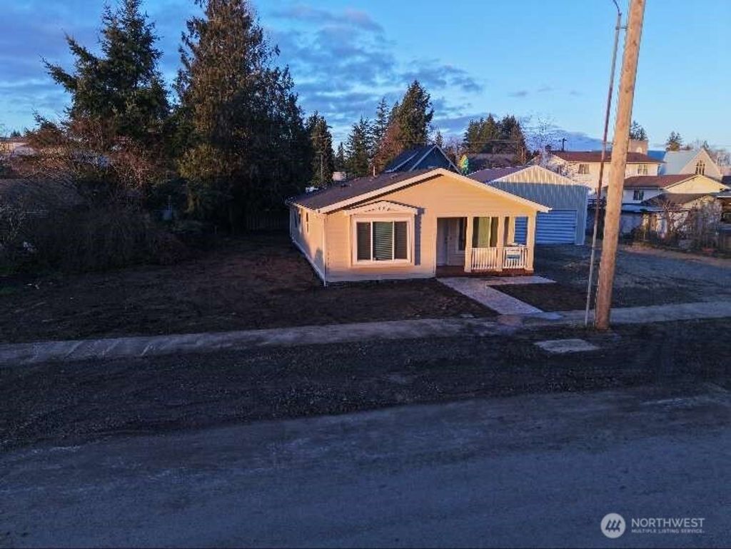 Photo of 420 Pine Street, Toledo, WA 98591 (MLS # 2485986)