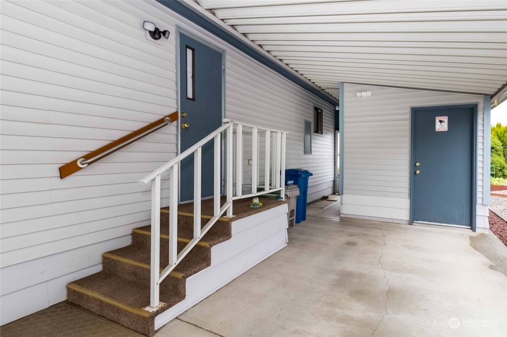 Photo of 11436 SE 208th Street #170, Kent, WA 98031 (MLS # 2247292)