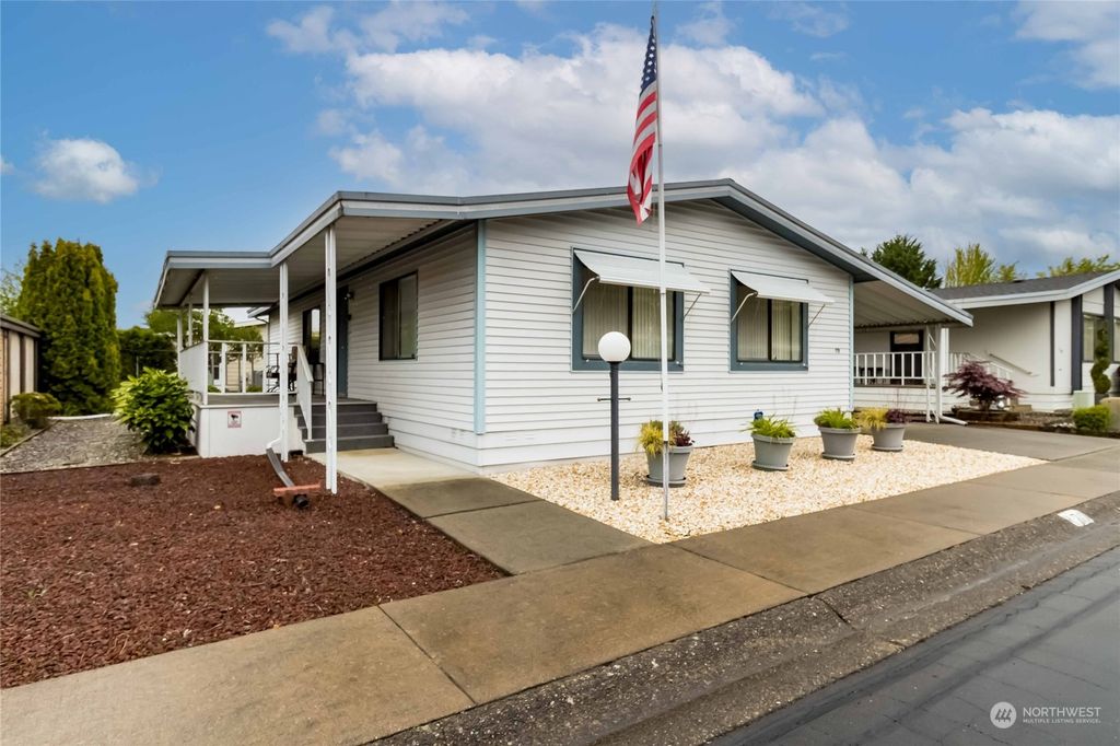 Photo of 11436 SE 208th Street #170, Kent, WA 98031 (MLS # 2247292)