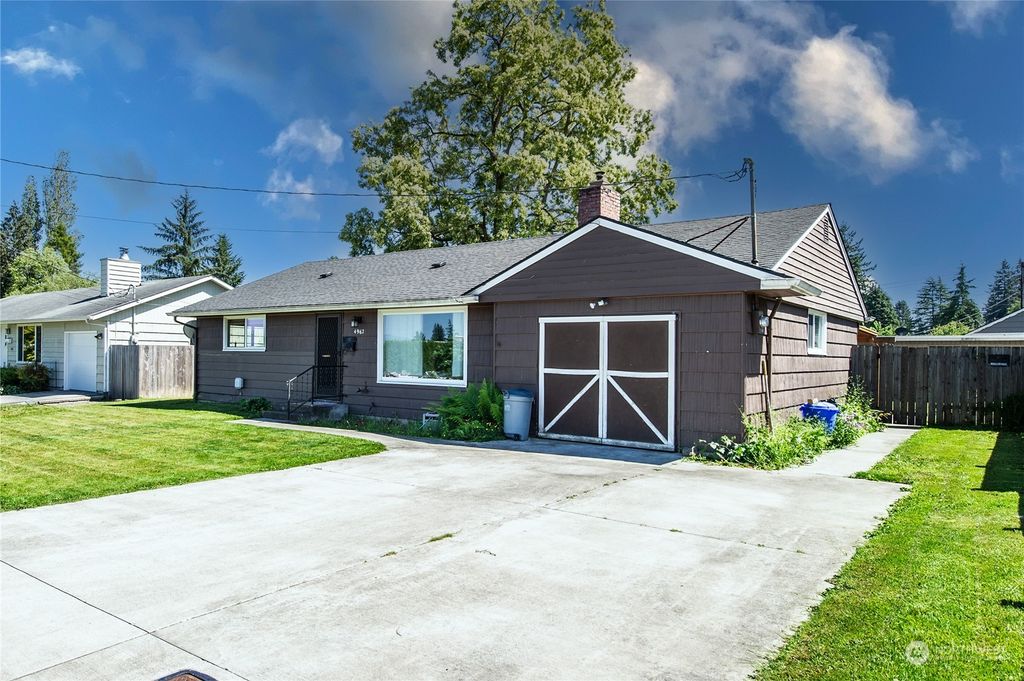 Photo of 4967 Vesper Drive, Everett, WA 98203 (MLS # 2078398)