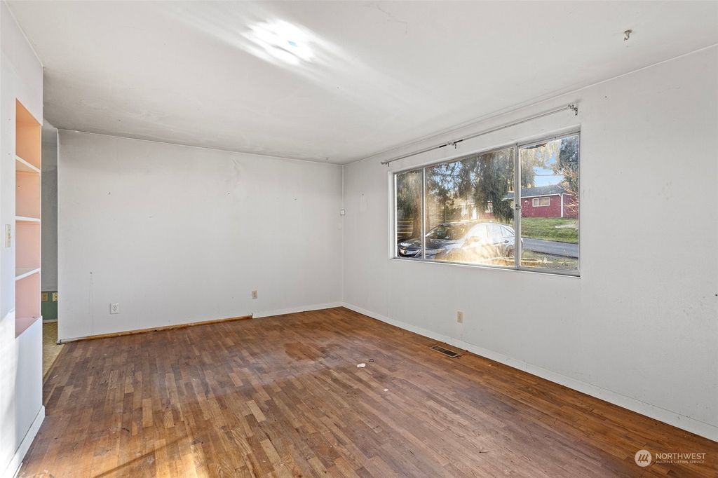 Photo of 840 SW 306th St St, Federal Way, WA 98023 (MLS # 2315694)