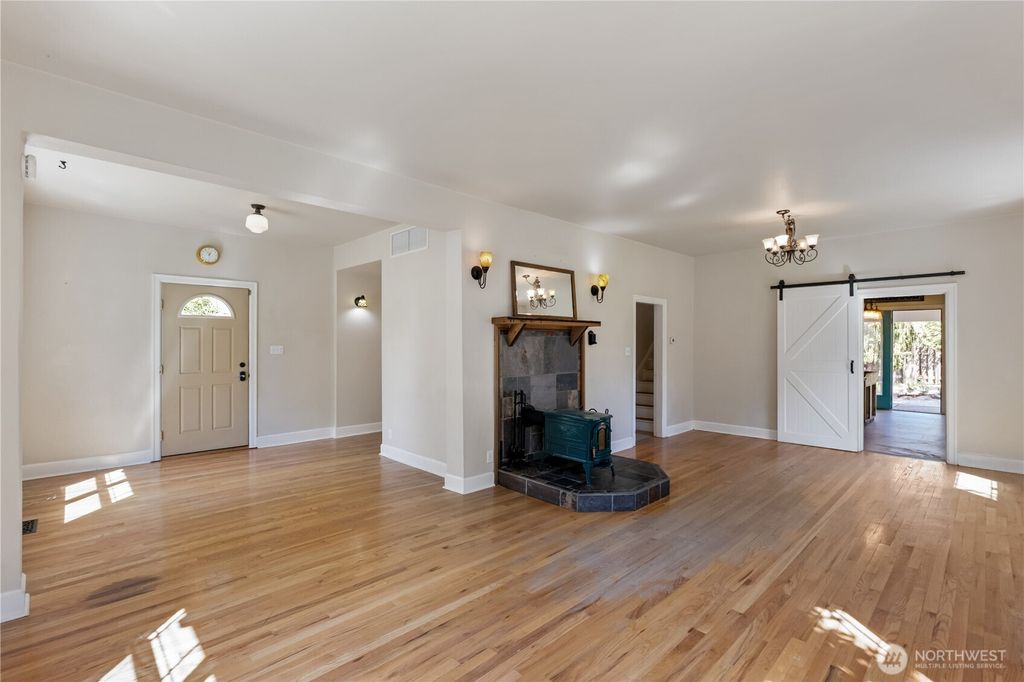 listing image 9361844375801729069