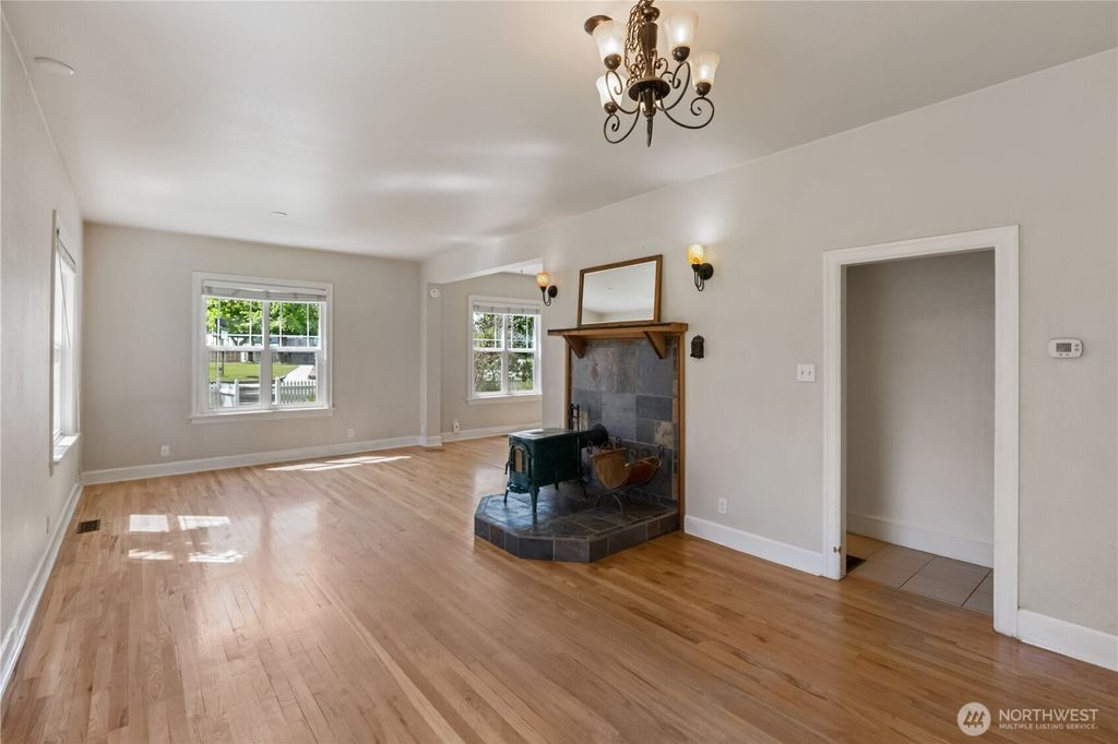 listing image 9363122344141418273