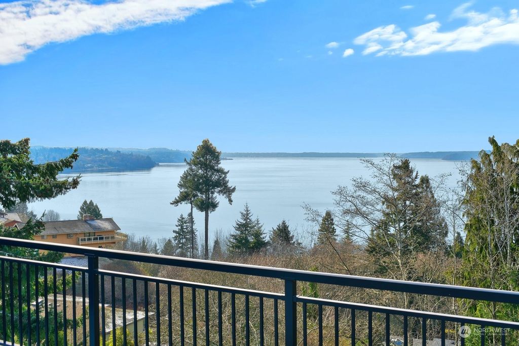 Photo of 1045 S 272nd Street, Des Moines, WA 98198 (MLS # 2034612)
