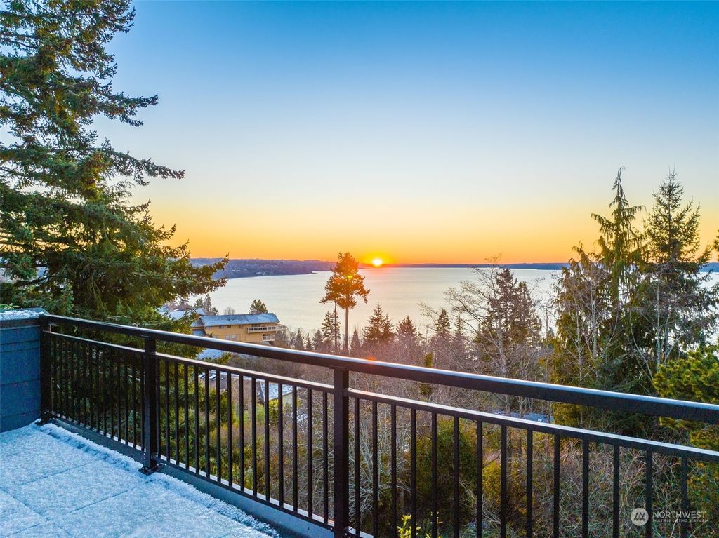 Photo of 1045 S 272nd Street, Des Moines, WA 98198 (MLS # 2034612)
