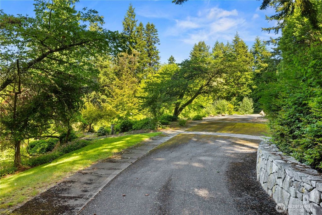 Photo of 105 NW Highland Drive, Shoreline, WA 98177 (MLS # 2391168)