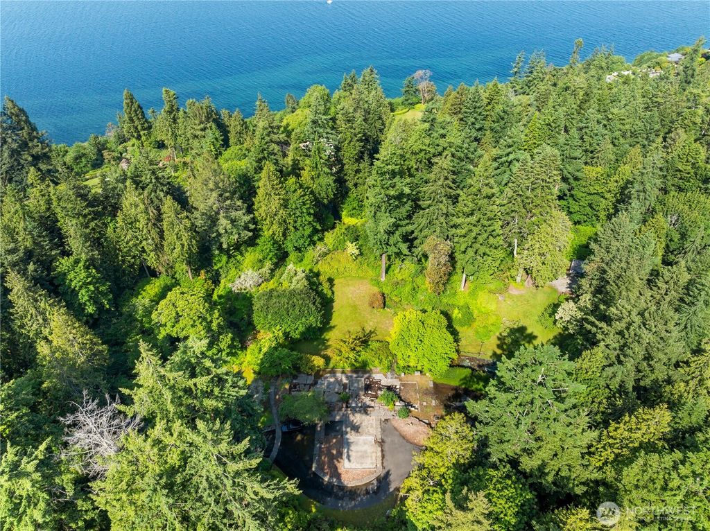Photo of 105 NW Highland Drive, Shoreline, WA 98177 (MLS # 2391168)