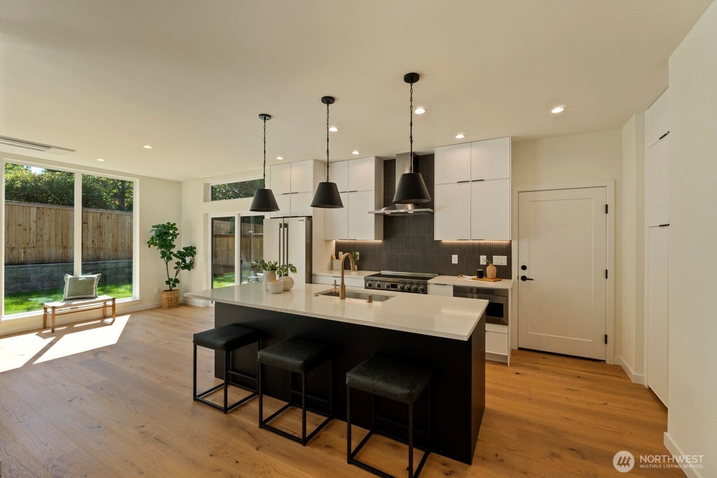Photo of 817 NE 100th Street, Seattle, WA 98125 (MLS # 2574063)