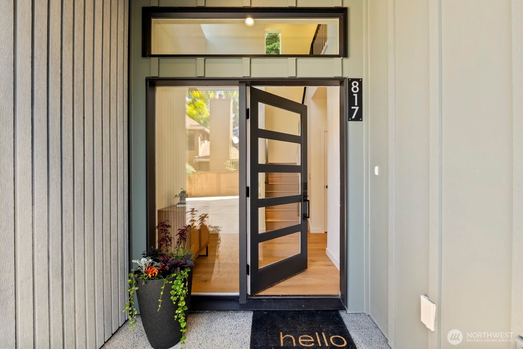 Photo of 817 NE 100th Street, Seattle, WA 98125 (MLS # 2574063)