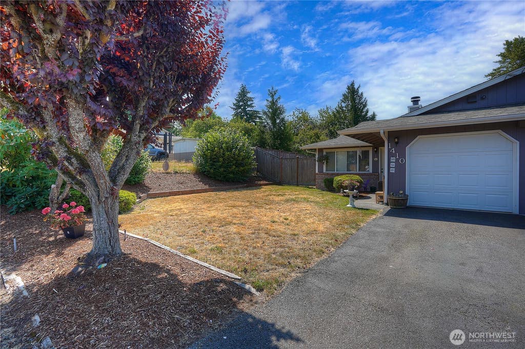 Photo of 1408 103rd Street E, Tacoma, WA 98445 (MLS # 2555396)