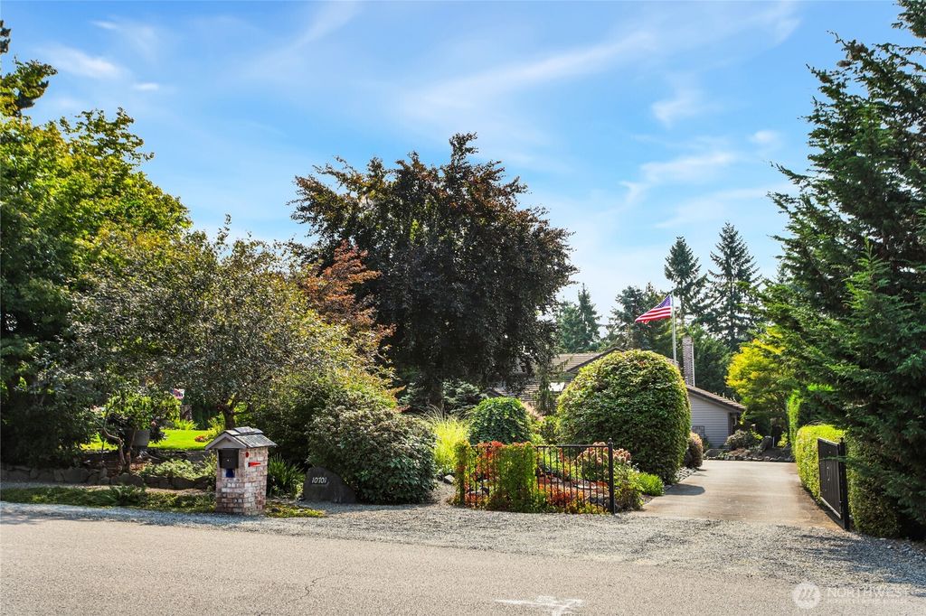 Photo of 10701 SE 293rd Street, Auburn, WA 98092 (MLS # 2463747)