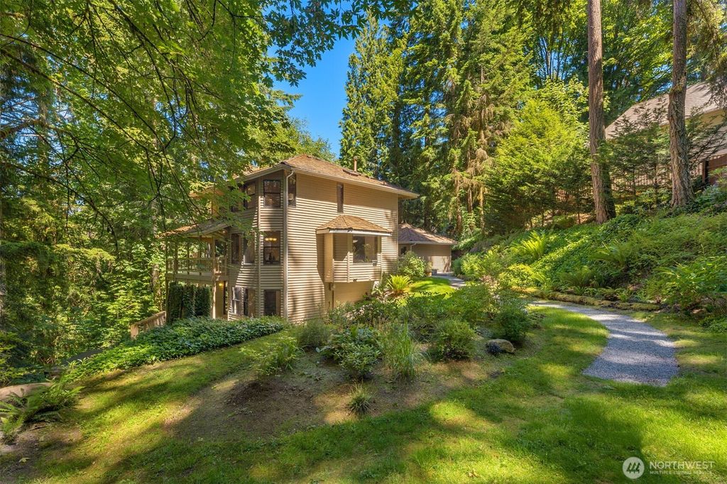 Photo of 4549 152nd Place SE, Bellevue, WA 98006 (MLS # 2400599)