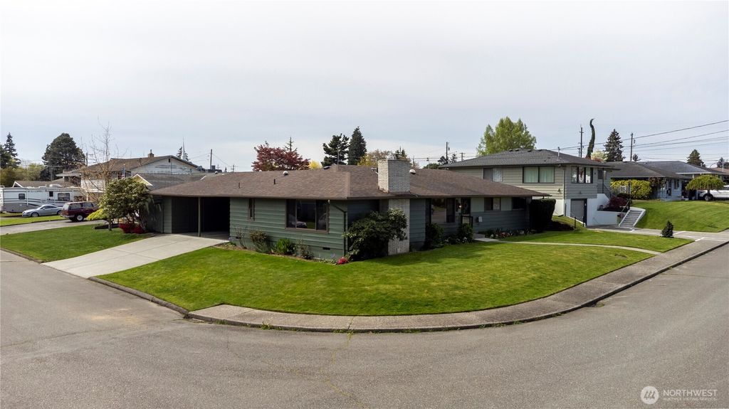 Photo of 2222 Jade Avenue, Everett, WA 98201 (MLS # 2508210)