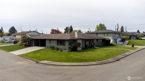 Photo of 2222 Jade Avenue, Everett, WA 98201 (MLS # 2508210)