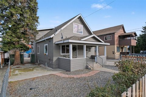 Photo of 533 Methow St #A,B,C, Wenatchee, WA 98801 (MLS # 2502512)