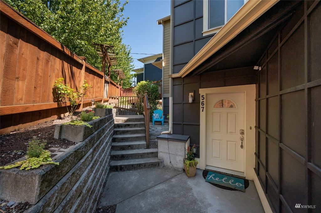 Photo of 567 Ward Place, Seattle, WA 98109 (MLS # 1976951)