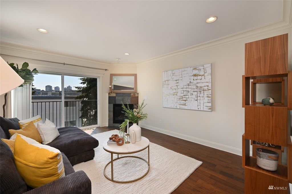 Photo of 567 Ward Place, Seattle, WA 98109 (MLS # 1976951)
