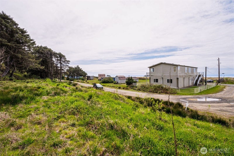 4784 Beach Lane