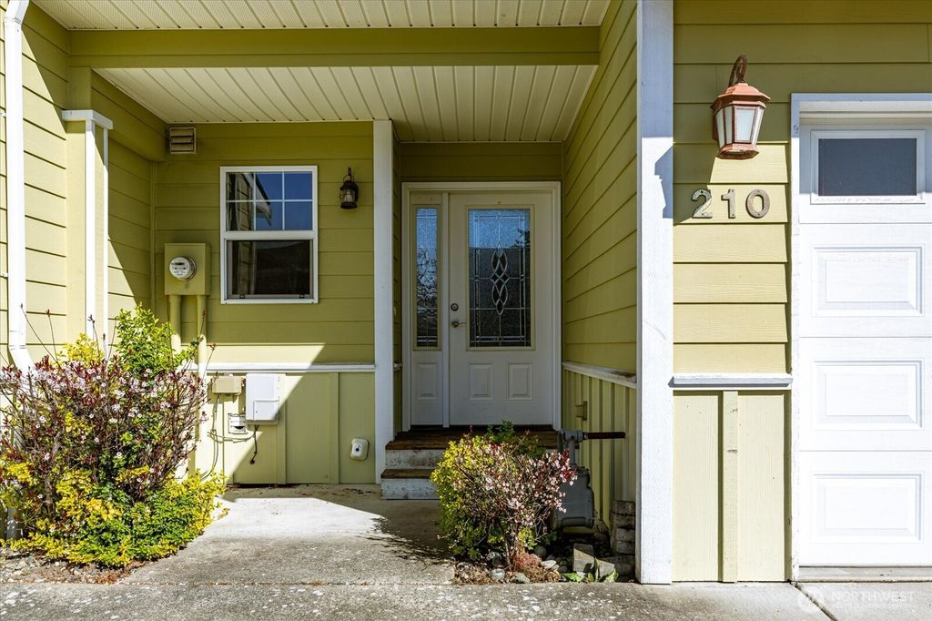 Photo of 210 SE Melrose Drive, Oak Harbor, WA 98277 (MLS # 2499704)