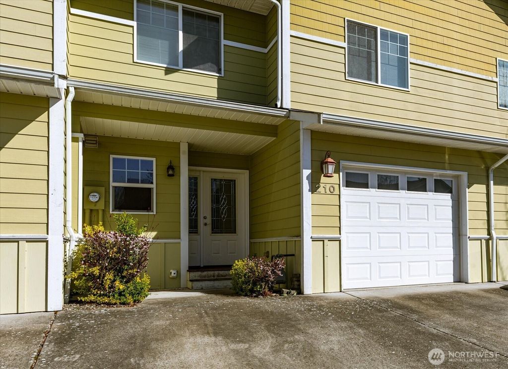 Photo of 210 SE Melrose Drive, Oak Harbor, WA 98277 (MLS # 2499704)
