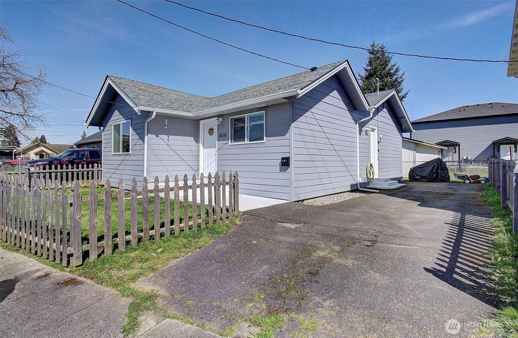 Photo of 605 Mill Street, Kelso, WA 98626 (MLS # 2502329)