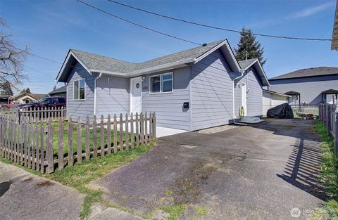 Photo of 605 Mill Street, Kelso, WA 98626 (MLS # 2502329)