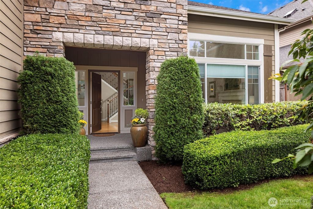 Photo of 27519 SE 28th Place, Sammamish, WA 98075 (MLS # 2429074)