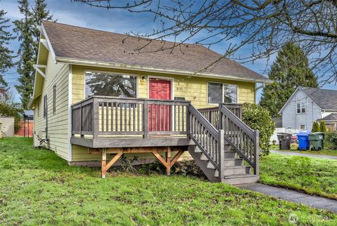 Photo of 2707 18th Street, Everett, WA 98201 (MLS # 2475154)