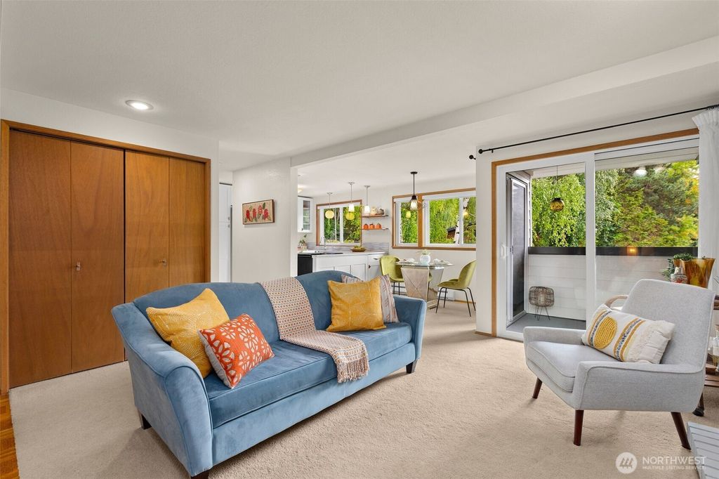 Photo of 3055 80th Avenue SE #201, Mercer Island, WA 98040 (MLS # 2440368)