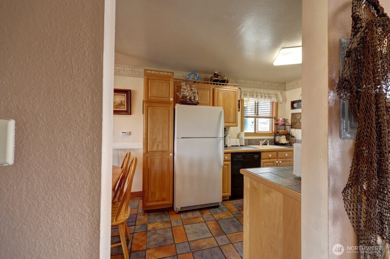 210 26th Street NW 203&04