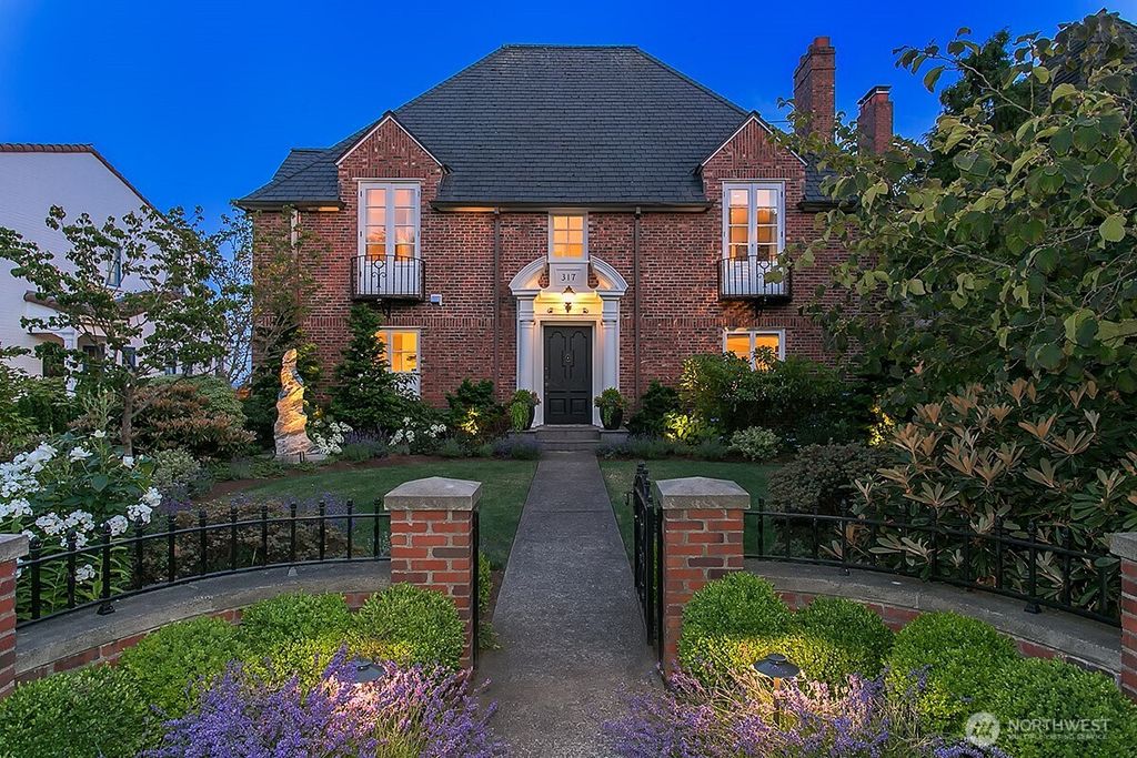 Photo of 317 W Highland Drive, Seattle, WA 98119 (MLS # 2475957)