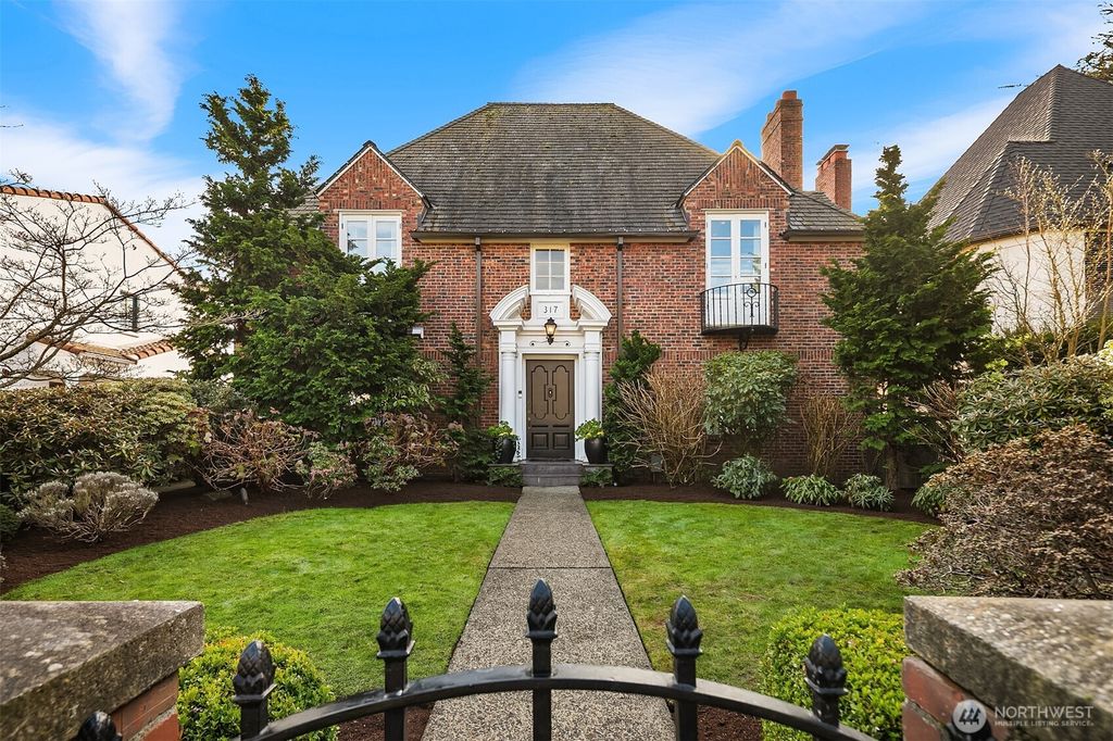 Photo of 317 W Highland Drive, Seattle, WA 98119 (MLS # 2475957)