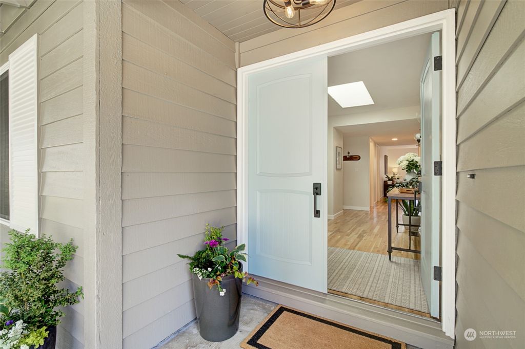 Photo of 13824 119th Avenue NE, Kirkland, WA 98034 (MLS # 2061268)