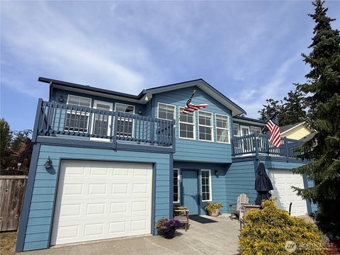 Photo of 1086 Landing Circle, Oak Harbor, WA 98277 (MLS # 2587730)