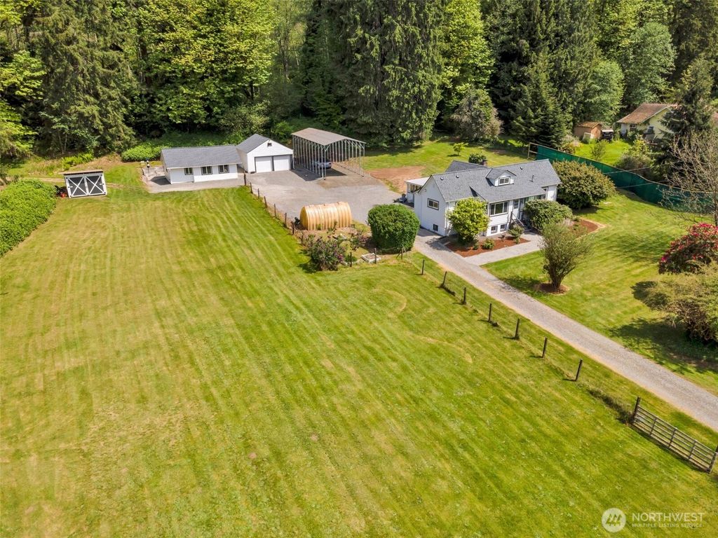 Photo of 10424 Upper Preston Road SE, Issaquah, WA 98027 (MLS # 2366381)