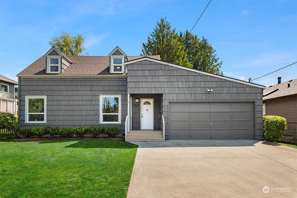 Photo of 323 AVENUE F, Snohomish, WA 98290 (MLS # 2273025)