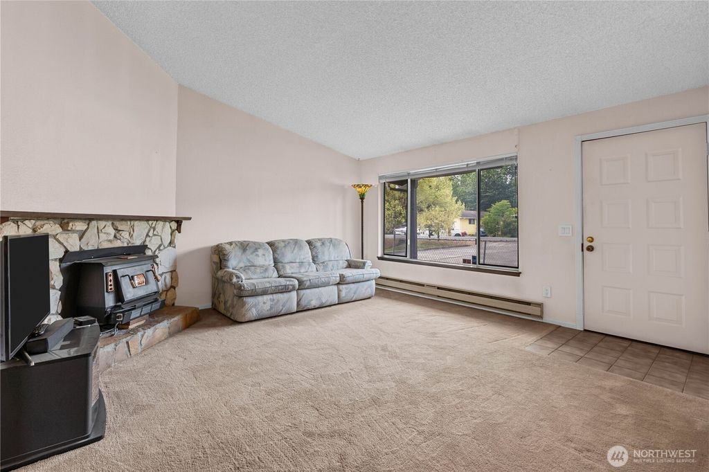 Photo of 214 Tacoma Boulevard N, Pacific, WA 98047 (MLS # 2397000)