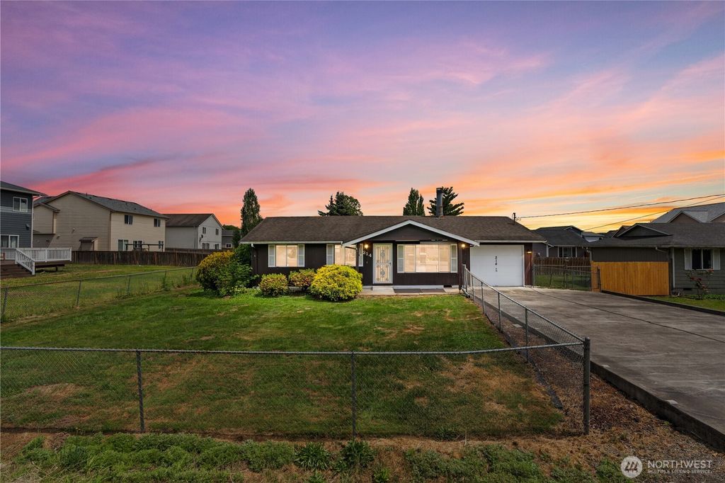 Photo of 214 Tacoma Boulevard N, Pacific, WA 98047 (MLS # 2397000)
