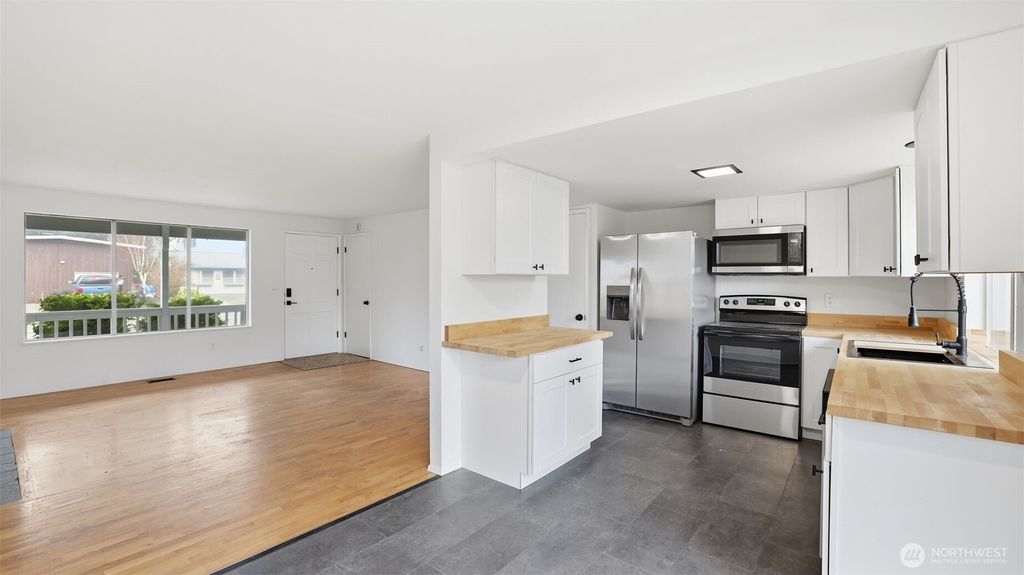 Photo of 2840 22nd Street SE, Auburn, WA 98092 (MLS # 2464792)