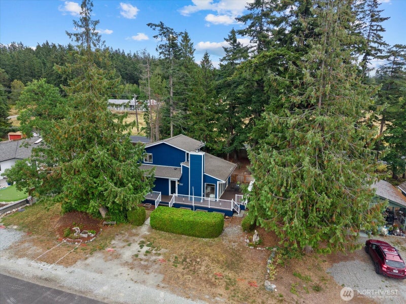757 Commodore Ln