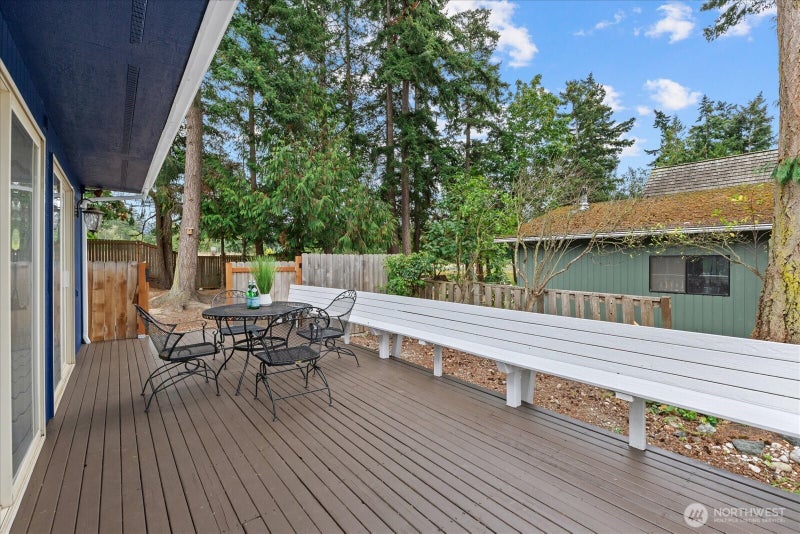 757 Commodore Ln