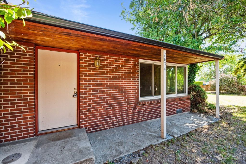 Photo of 7634 S 112th Street, Seattle, WA 98178 (MLS # 2133088)