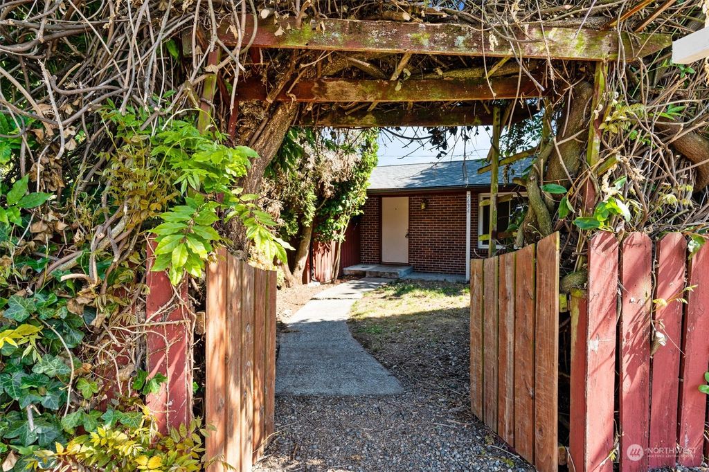 Photo of 7634 S 112th Street, Seattle, WA 98178 (MLS # 2133088)